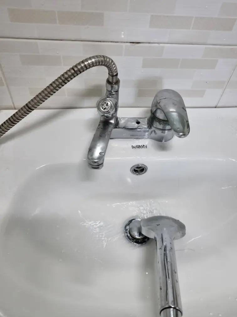 샤워겸용 수전 교체로 물 누수와 불편함 완벽 해결